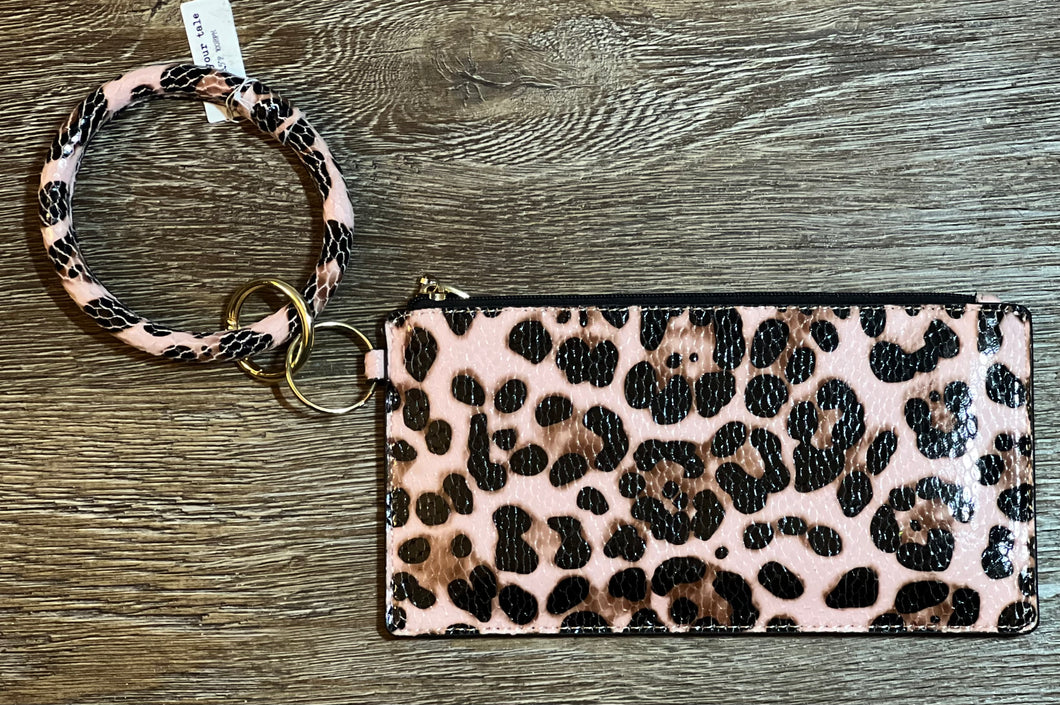 Cheetah Print Wristlet Pink